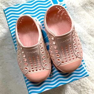 Native Jefferson metallic pink toddler shoes size 4